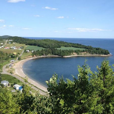 Motel De L'Anse Port-Daniel エクステリア 写真