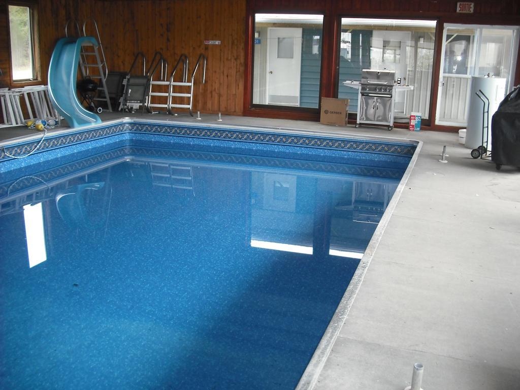 Motel De L'Anse Port-Daniel エクステリア 写真