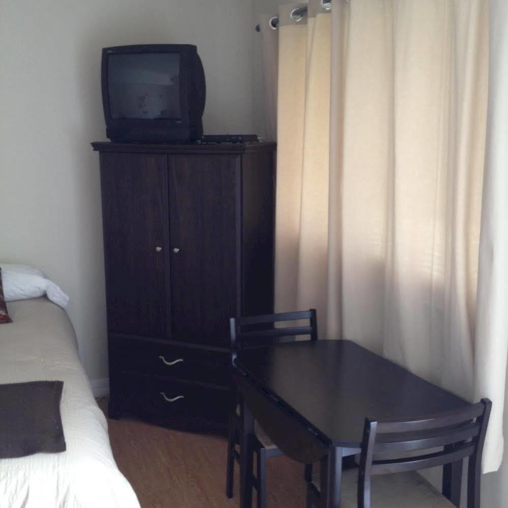 Motel De L'Anse Port-Daniel エクステリア 写真